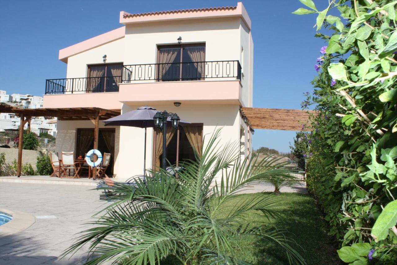 Holidays Villas ピッソウリ エクステリア 写真